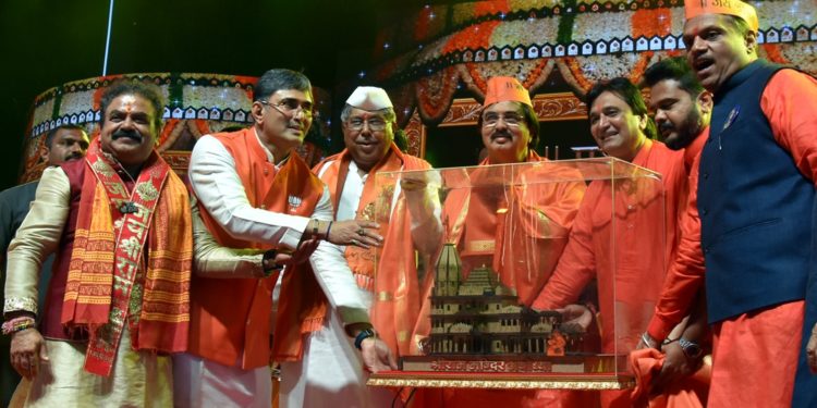 निमित्त महाआरतीचे, शक्ती प्रदर्शन मानकरांचे! वेध लोकसभेचे