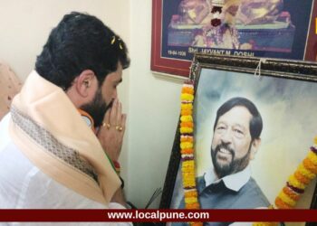 मुरलीधर मोहोळांच्या प्रचाराचा नारळ फुटला; कै. गिरीश बापटांच्या प्रतिमेला अभिवादन