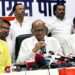 शरद पवारांच्या मंचावर आले पण प्रवेश टाळला; निलेश लंकेंना नेमकी भीती कशाची?
