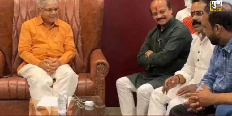 “ही बैठक सकारात्मक, येत्या ३ दिवसांत निर्णय होईल”; प्रकाश आंबेडकरांच्या भेटीनंतर मोरेंची प्रतिक्रया