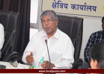 चंद्रकांत पाटलांकडून पावसाळापूर्व कामांचा आढावा; ‘ही’ कामे पूर्ण करण्याच्या अधिकाऱ्यांना सूचना