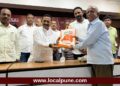 फडणवीसांचा वाढदिवसानिमित्त रिक्षा चालकांना कर्तव्याचा पोशाख भेट! रिक्षा चालकांचे प्रश्न सोडवण्याची रासनेंची ग्वाही
