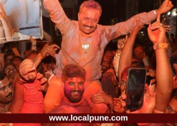 मित्र आमदार झाला! केंद्रीय मंत्री मोहोळांनी रासनेंना खांद्यावर घेत जल्लोष केला 
