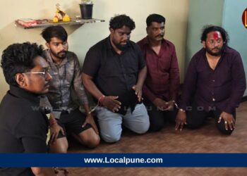 मेहंदी कार्यक्रमात डान्स करताना दोघांना मारहाण, पुणे पोलिसांनी गुडघ्यावर बसवलं अन् उतरवला माज