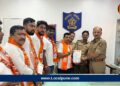 विषारी दारूने पुण्यात हाहकार! शिंदेंची शिवसेना झाली आक्रमक, पोलीस स्टेशन बाहेर ठिय्या आंदोलन