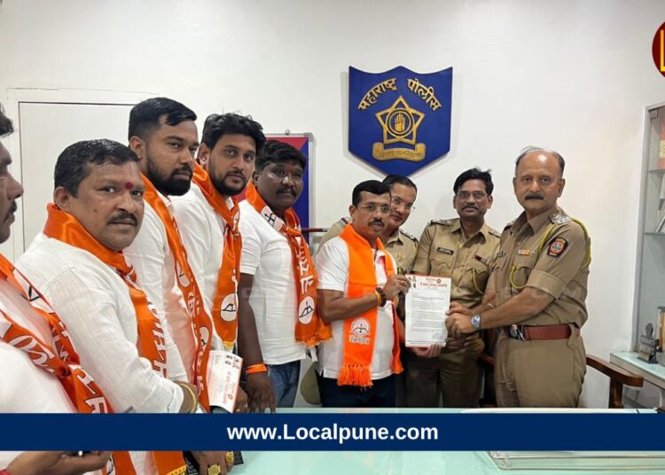 विषारी दारूने पुण्यात हाहकार! शिंदेंची शिवसेना झाली आक्रमक, पोलीस स्टेशन बाहेर ठिय्या आंदोलन